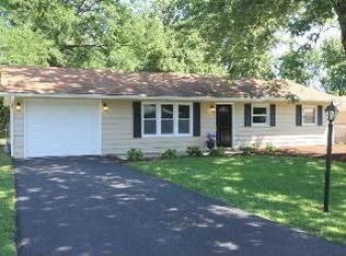 6 Dolphin Ct, Oswego, IL 60543