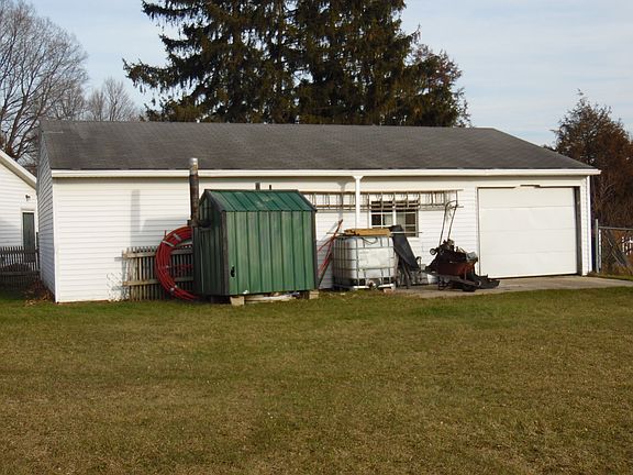 3rd image of 526 Poplar St