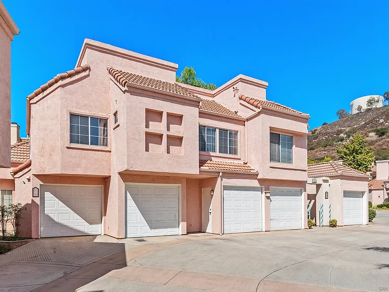 12083 Calle De Montana #219A — Photo 2