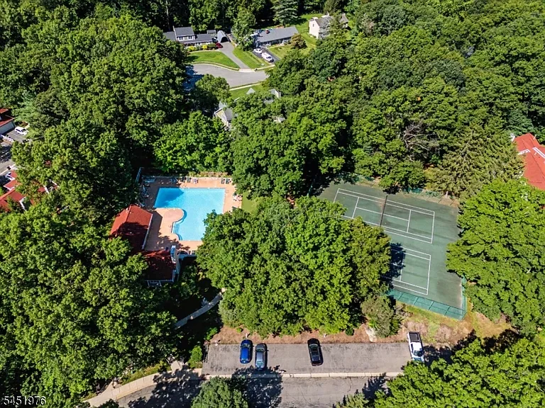 24 Pine Hollow Ct — Photo 3