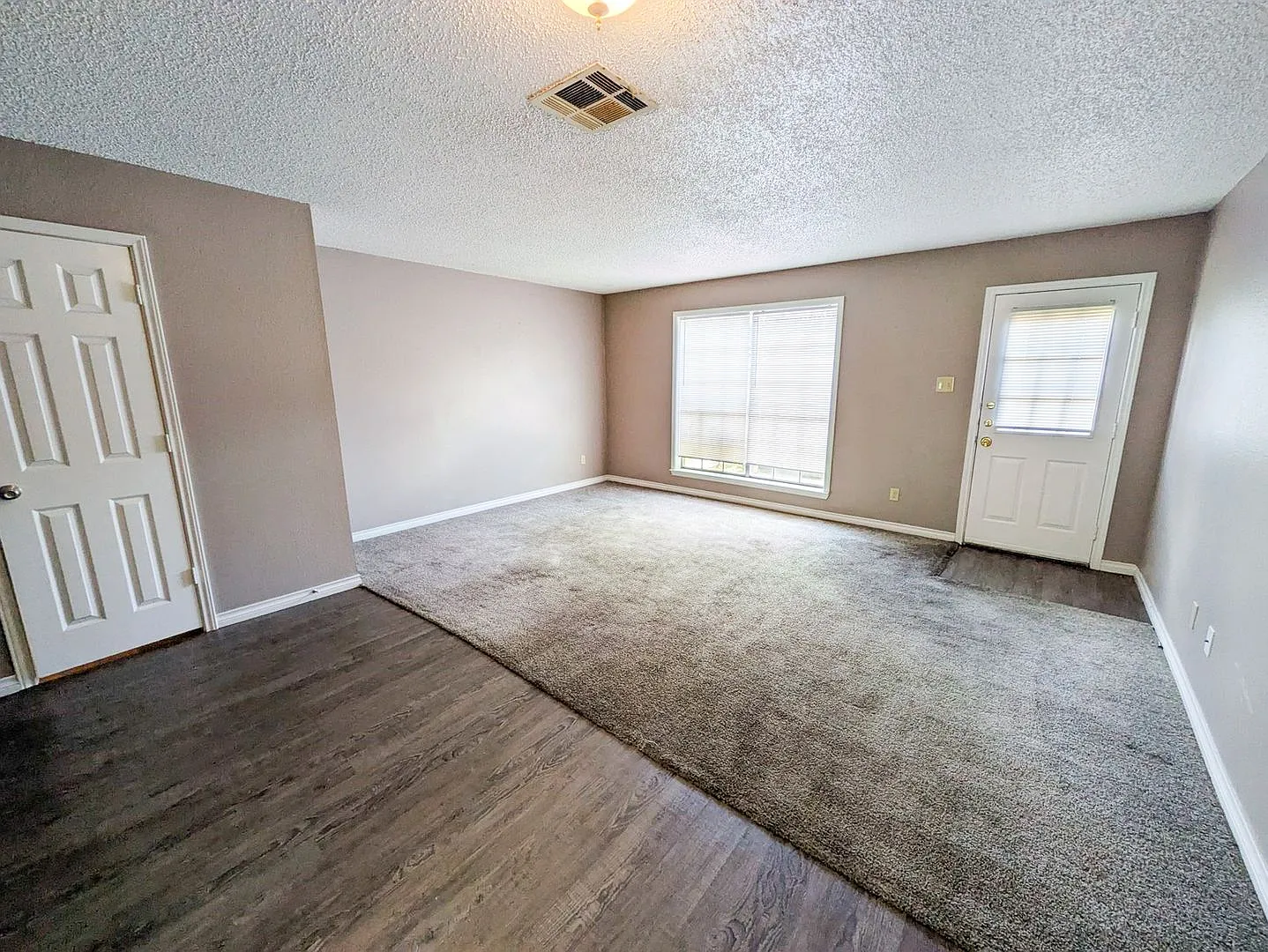Laurel Square Townhomes — Photo 2