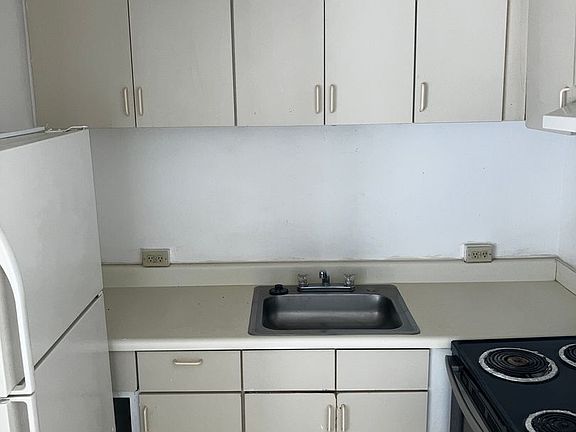 4th image of 2406 Kuhio Ave APT 104