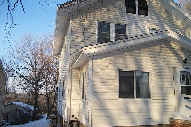 2nd image of 215 S 10th St