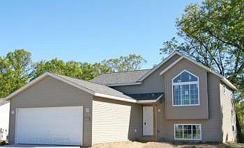1st image of 2554 Lawncrest Dr NE