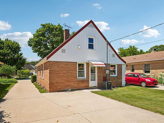 2nd image of 5740 N Dexter AVENUE