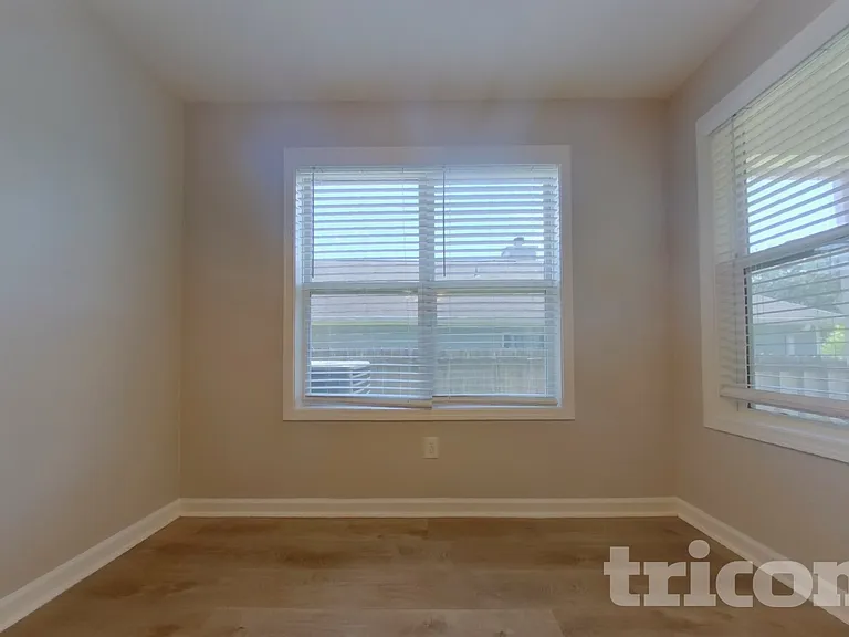 104 Logan Creek Ct — Photo 6