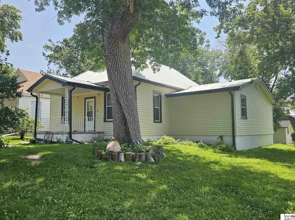 1022 6th St, Fairbury, NE 68352