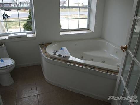 Lower Level Jetted Tub