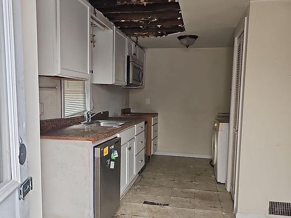 3rd image of 3226 S Main Rd