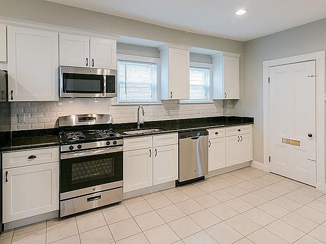 2nd image of 68 Saunders St