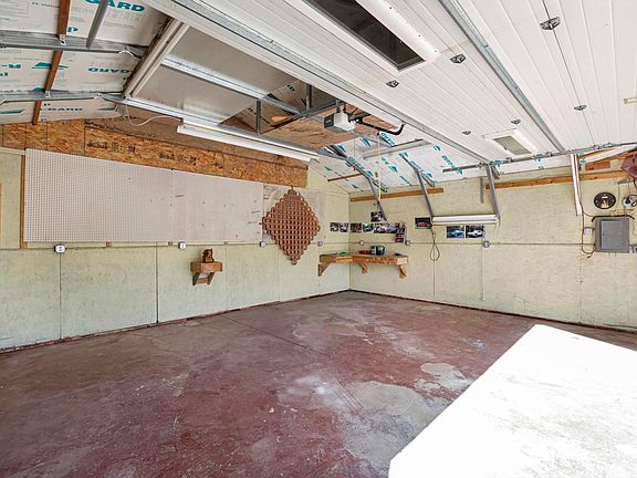 2nd image of 411 2nd Ave W