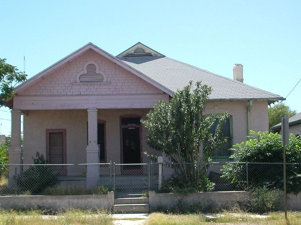 Historic Home~Downtown Location~10 min from U of A~Needs work~Assume loan!