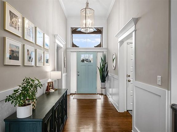 2nd image of 2421 SW River Trail Rd