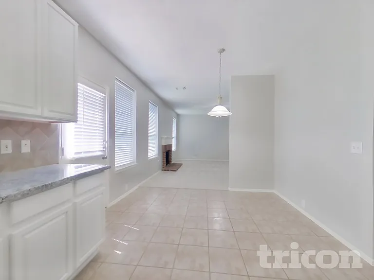 18810 Woodbreeze Dr — Photo 4
