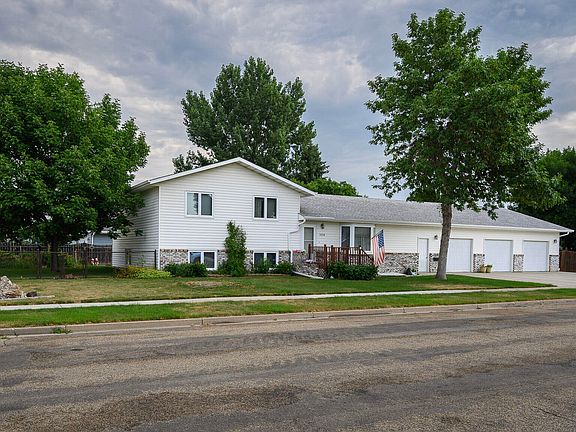 2nd image of 3226 Devon Dr