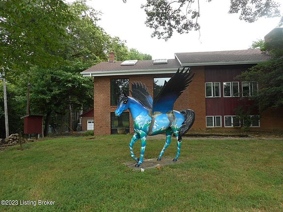 3rd image of 1100 Sugartree Ln