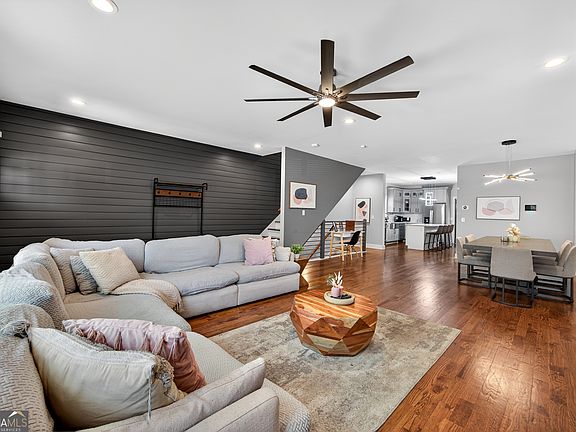 3rd image of 160 Vanira Ave SE #A