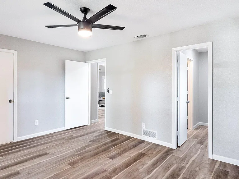 2416 Kimberly Ln — Photo 10