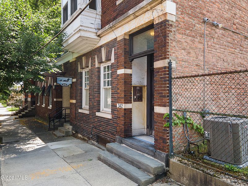 4th image of 342 Hamilton Street
