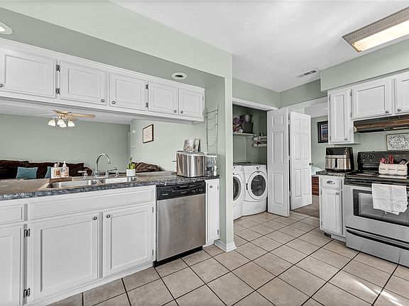 3rd image of 305 W Rolling Oaks Dr