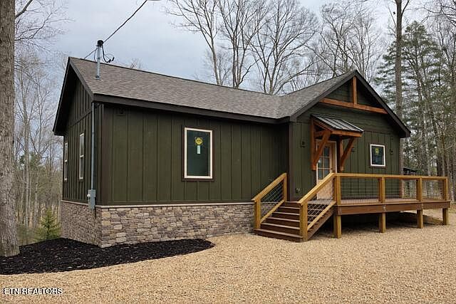 1st image of 386 Laurel Rd