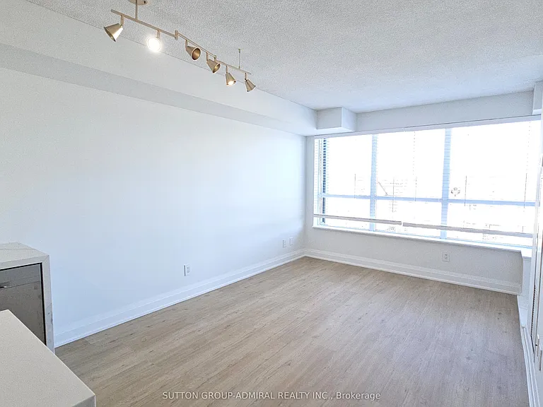 20 N Park Rd #417 — Photo 5
