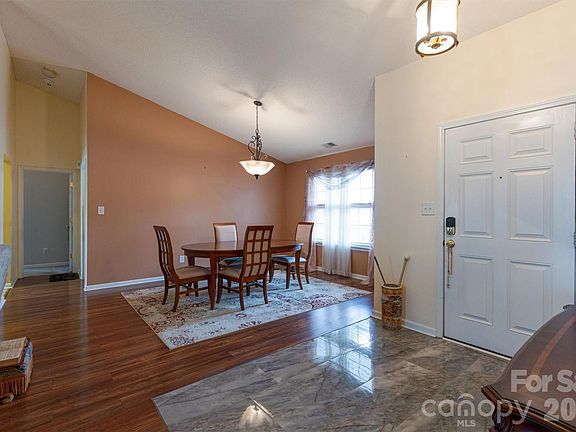 4th image of 9704 Aventide Ln