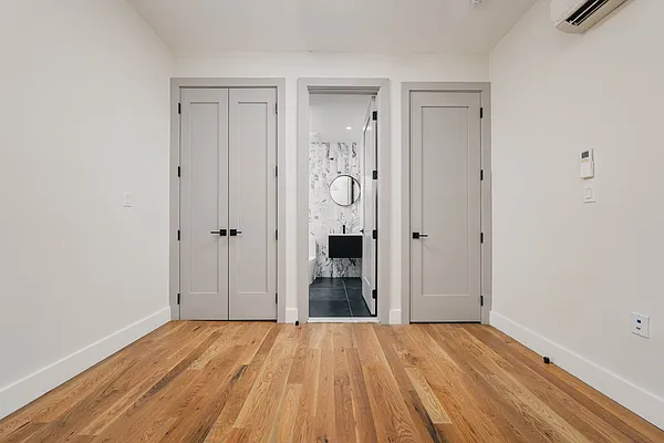 Rented by Space Link Realty | media 14