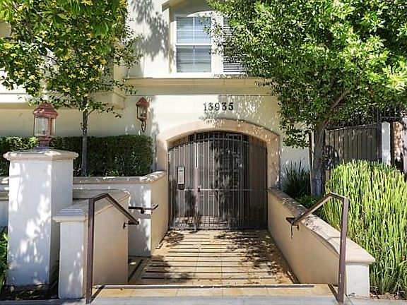 2nd image of 13935 Burbank Blvd APT 204