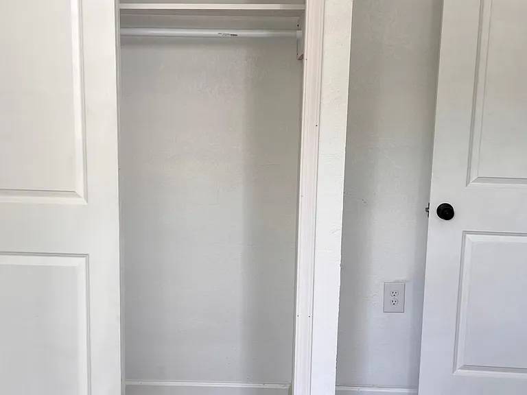 8 Broadway Cir #B — Photo 5