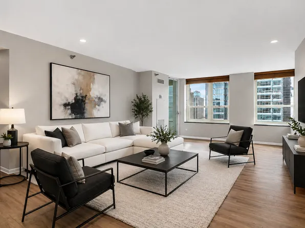 345 N La Salle Dr, Chicago, IL