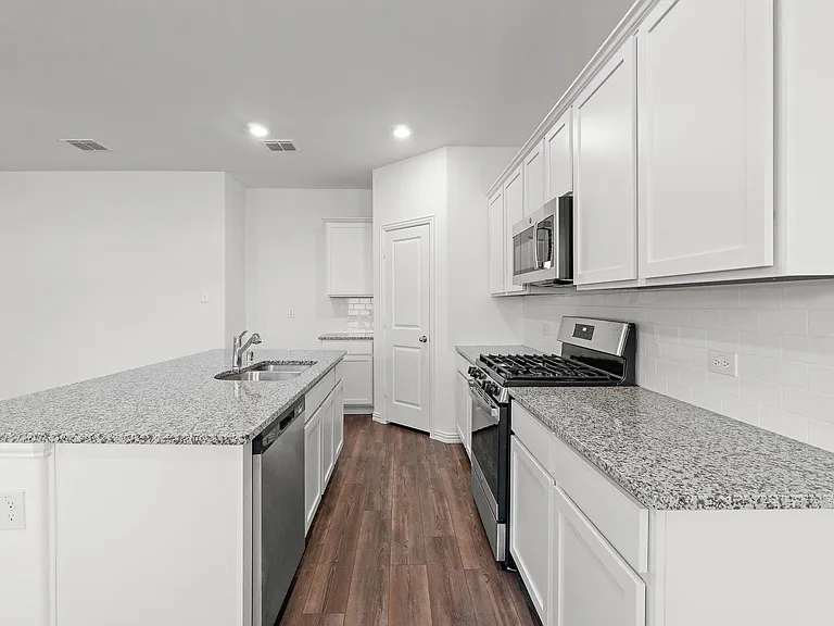 764 Hawthorn St — Photo 5
