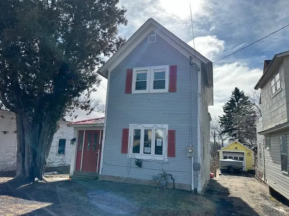 53 Bouck St, Dannemora, NY 12929