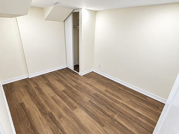 4th image of 80 Upton Cres