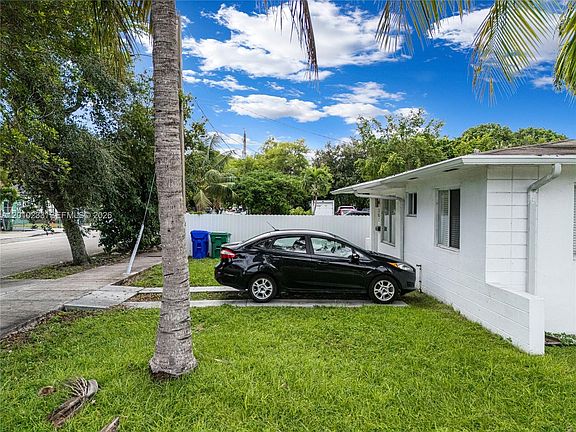 3rd image of 301 NW 34th St