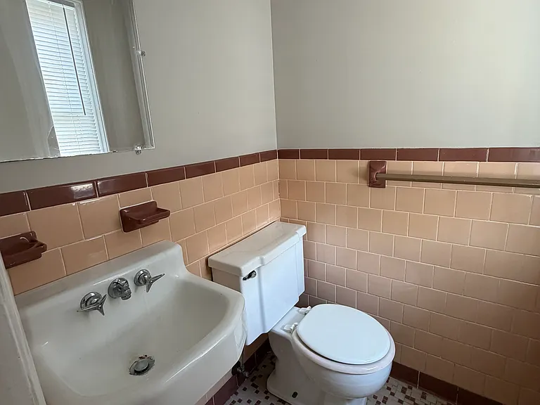 809 Westview Dr — Photo 5