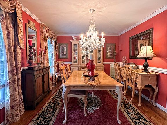 4th image of 208 Knoxwood Ct