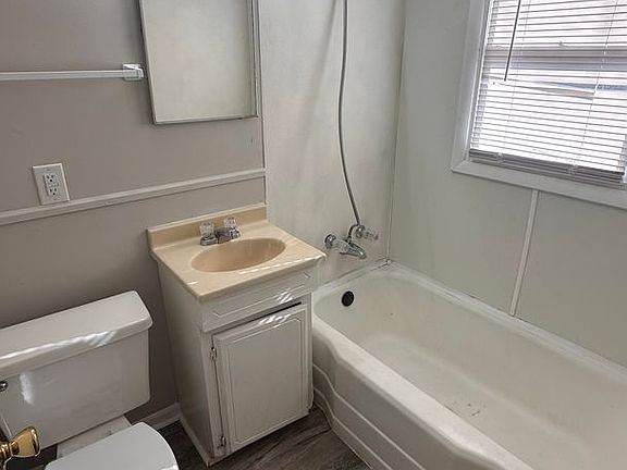 4th image of 1421 E Lincoln St #0