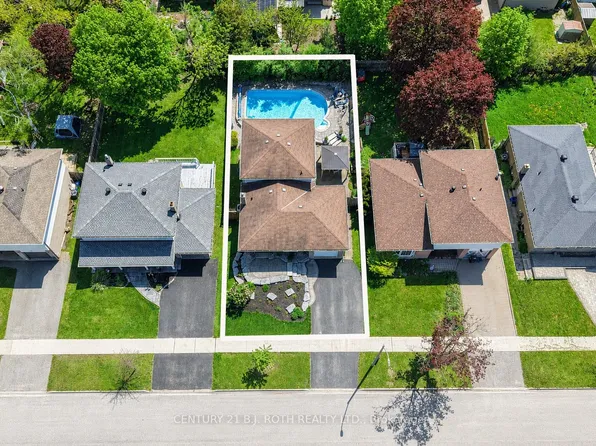 15 Glenecho Dr, Barrie, ON L4M 4J2