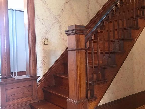 5th image of 306 N Market St
