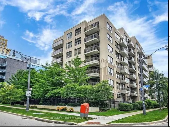 19 Barberry Pl #711, Toronto, ON M2K 3E3