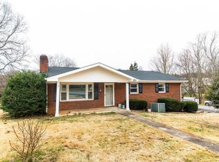 311 Meadowcrest Dr, Bristol, VA 24201