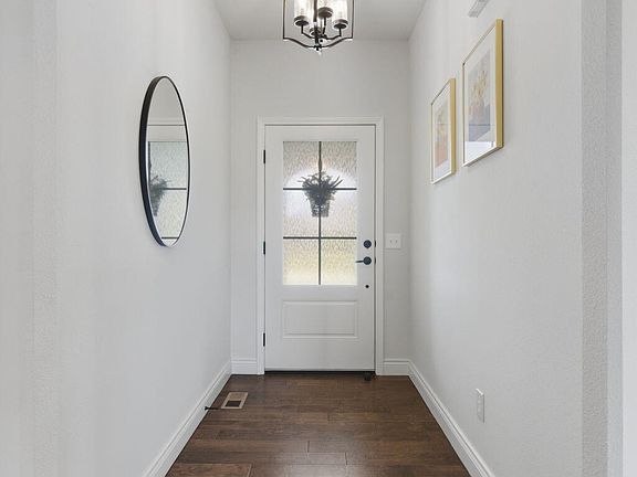 3rd image of 1000 E Tipperary Court