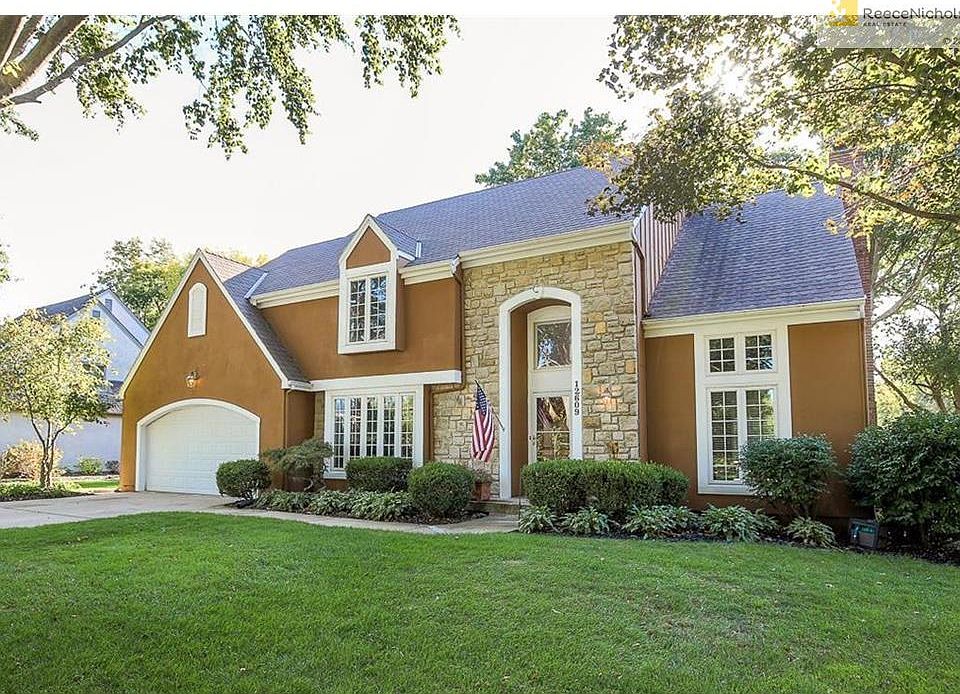 Welcome to 12609 Pawnee Lane, Leawood, KS