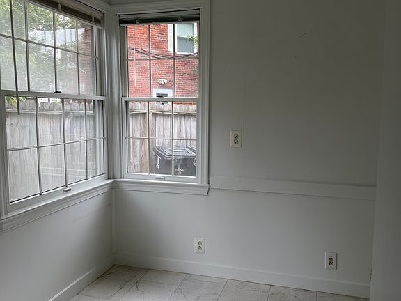 5th image of 849 S Irving St