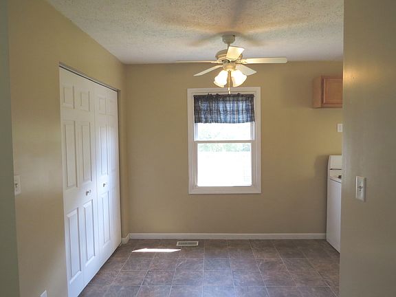 4th image of 607 W Ash St