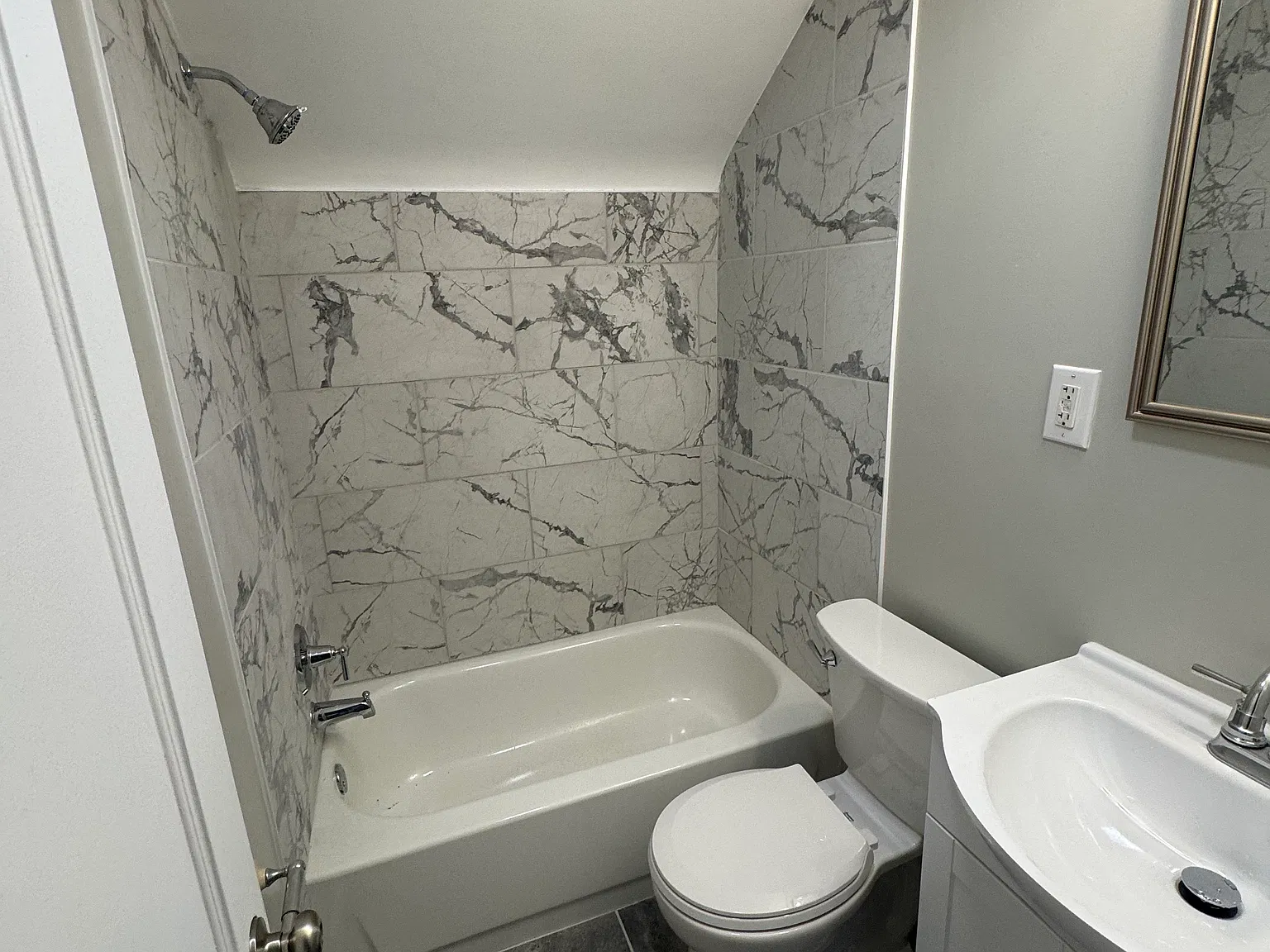 2 bed, $1,300 — Photo 4