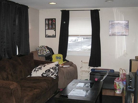 5th image of 892 Hill St