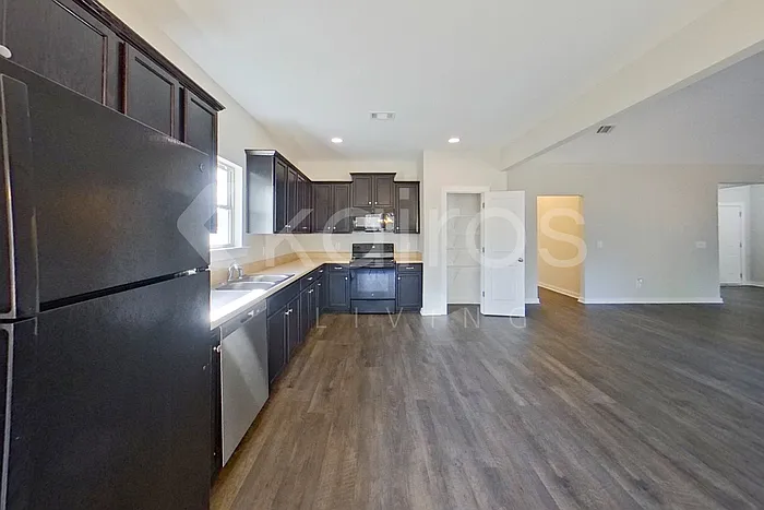 4 bed, 2.0 bath, 1843 sqft, $1,875 — Photo 4