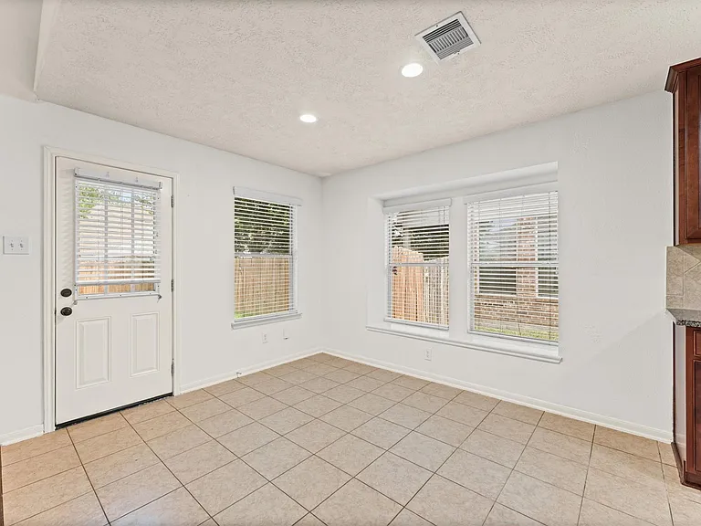 24226 Pine Canyon Fls — Photo 9